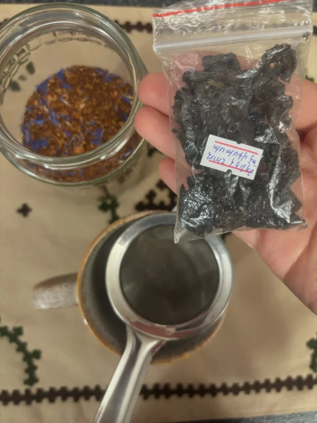 How are we getting through this cold? With the help of our nene’s tea mixes and ‘extras’ 🧡
Pictured here is dried green walnut peel, meant to be added to teas for a health boost! Have you ever tried it? 👀
#cookingwithnene #grandmaswisdom #cookingwithtatik #grandmaslove #armenianrecipes