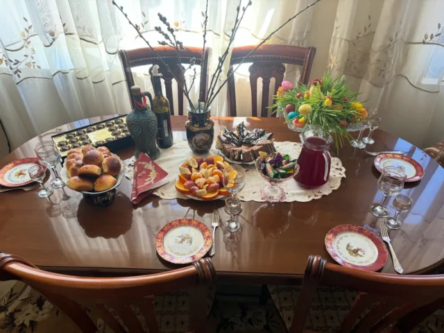 Happy Easter everyone! 🧡
We want to share a story. We were meeting some of our nenes for the first time, with a guest. On this particular day, our nene had a beautiful Easter spread featuring lots of sweets, and of course, coloured eggs.
Our guest, who was already quite full, was continuously offered sweets, which he kept politely declining. Not one to be defeated, our nene challenged him to the classic Easter egg-cracking game. He won (swipe to see video). His reward? He had to eat the two eggs, plus a slice of cake! We still wonder what would have happened had he lost 😅
#easter #happyeaster #eggcrackchallenge #cookingwithnene #cookingwithtatik